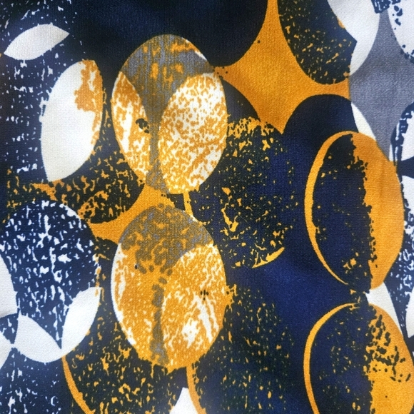 Beautiful Sleeveless V Neck Blouse - Picture 4 of 4